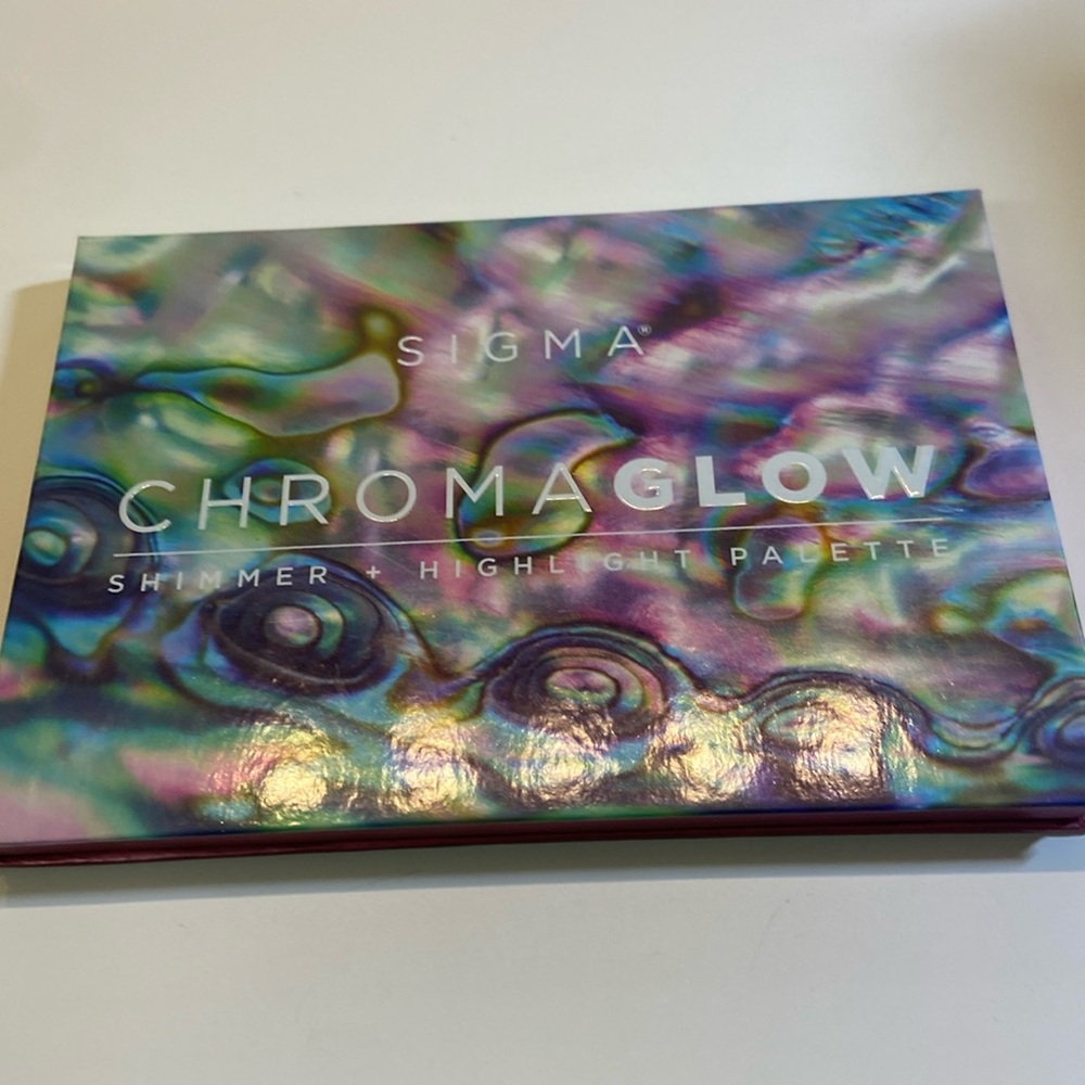 Sigma Chromaglow Shimmer and Highlight Palette